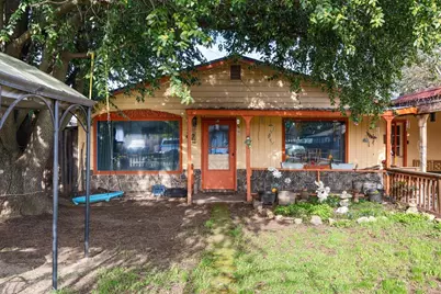 32 Chestnut Avenue, Medford, OR 97501 - Photo 1