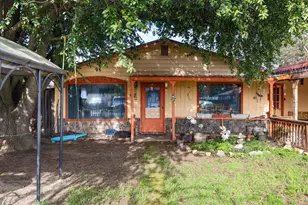 32 Chestnut Ave, Medford, OR 97501 - Photo 1