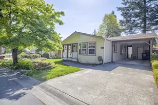 217 NW Creekside Dr, Grants Pass, OR 97526 - Photo 1