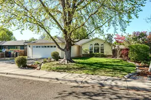 1165 Gate Park Dr, Central Point, OR 97502 - Photo 1