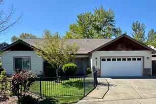 492 SW Wagner Meadows Dr, Grants Pass, OR 97526 - Photo 1