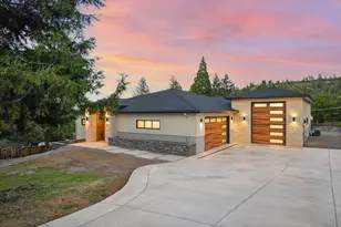 913 Granite Ridge Cir, Jacksonville, OR 97530 - Photo 1