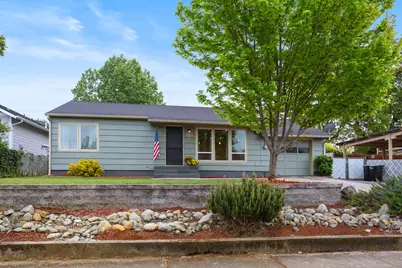 721 NE 11th Street, Grants Pass, OR 97526 - Photo 1