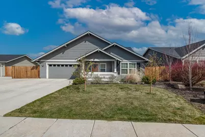 451 NE Oak Avenue, Redmond, OR 97756 - Photo 1