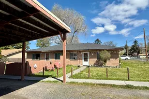 3850 Madison St, Klamath Falls, OR 97603 - Photo 1