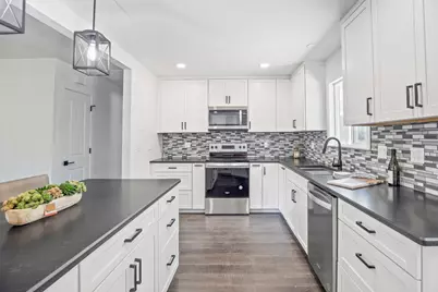 208 Macnew Lane, Grants Pass, OR 97527 - Photo 1