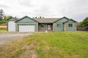 1634 NW F St, Grants Pass, OR 97526 - Photo 1