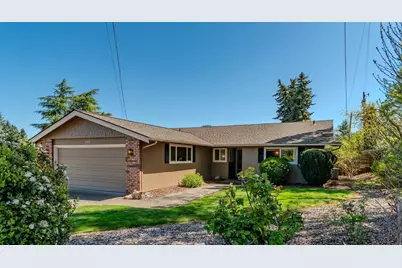 740 N Modoc Avenue, Medford, OR 97504 - Photo 1