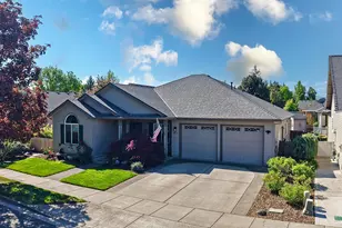 761 Griffin Oaks Dr, Central Point, OR 97502 - Photo 1