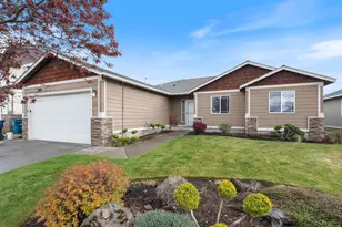 2560 NE 5th St, Redmond, OR 97756 - Photo 1