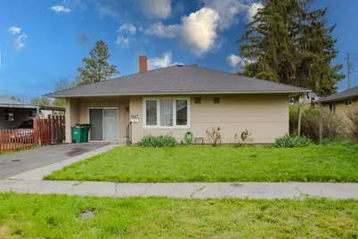 2427 Eberlein Avenue, Klamath Falls, OR 97601 - Photo 1