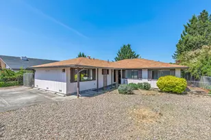 2139 Delta Waters Rd, Medford, OR 97504 - Photo 1