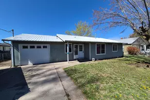 785 NW Beaver St, Prineville, OR 97754 - Photo 1