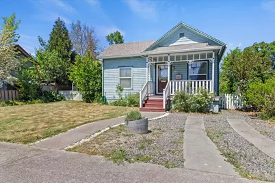 718 SW J Street, Grants Pass, OR 97526 - Photo 1