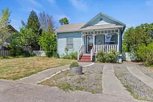 718 SW J St, Grants Pass, OR 97526 - Photo 1