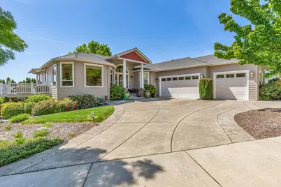 39 Greenmoor Drive, Eagle Point, OR 97524 - Photo 1