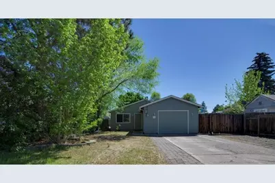 524 NW 9th Street, Redmond, OR 97756 - Photo 1