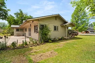 1960 Cloverlawn Dr, Grants Pass, OR 97527 - Photo 1