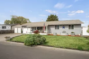 765 SE Juniper St, Prineville, OR 97754 - Photo 1