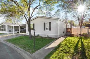 633 E Archwood Dr, Eagle Point, OR 97524 - Photo 1