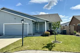 921 SE Kierra Pl, Madras, OR 97741 - Photo 1