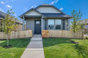 3271 NW 9th St, Redmond, OR 97756 - Photo 1