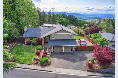 66 Monterey Drive, Medford, OR 97504 - Photo 1