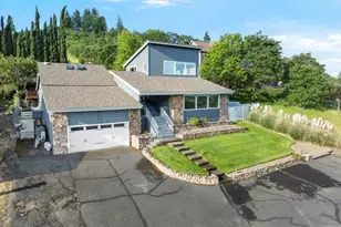 4400 Hillcrest Rd, Medford, OR 97504 - Photo 1