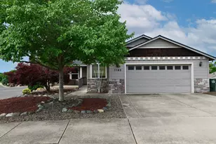 1180 Highlands Dr, Eagle Point, OR 97524 - Photo 1