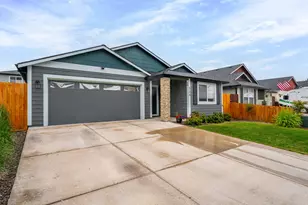 526 Nicholas Lee Dr, Medford, OR 97501 - Photo 1