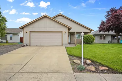 1261 Hawk Drive, Central Point, OR 97502 - Photo 1