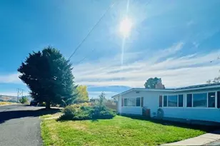 300 Mt Pitt St, Klamath Falls, OR 97601 - Photo 1