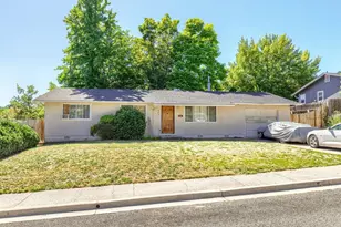 402 Placer St, Rogue River, OR 97537 - Photo 1