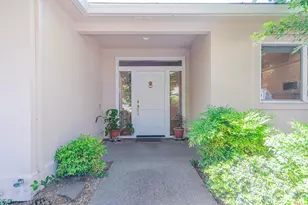 768 Fernwood Dr, Medford, OR 97504 - Photo 1