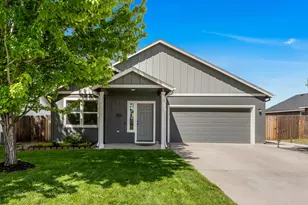 2473 NE 5th St, Redmond, OR 97756 - Photo 1
