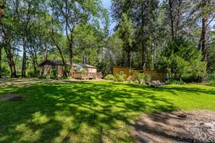 749 Plumtree Ln, Grants Pass, OR 97526 - Photo 1