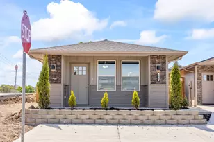 750 SW Madison St, Madras, OR 97741 - Photo 1