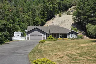 800 Palomino Dr, Grants Pass, OR 97526 - Photo 1