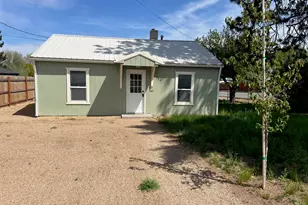 749 SW Madison St, Madras, OR 97741 - Photo 1