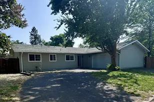 640 Pelican St, Klamath Falls, OR 97601 - Photo 1