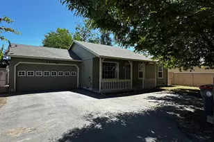 2536 Seneca St, Medford, OR 97501 - Photo 1