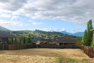 4374 Vista Pointe Dr, Medford, OR 97504 - Photo 1