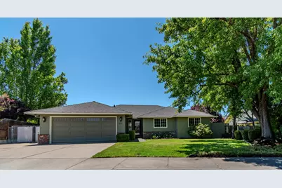 2562 Ashwood Court, Medford, OR 97504 - Photo 1