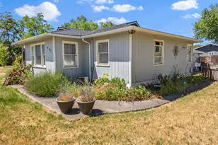 943 N Ross Ln, Medford, OR 97501 - Photo 1