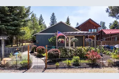 325 E Washington Avenue, Sisters, OR 97759 - Photo 1