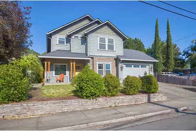 965 NE 10th Street, Grants Pass, OR 97526 - Photo 1