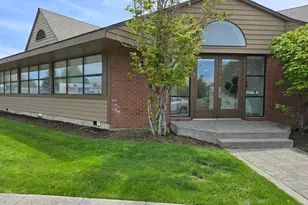 2622 SW Glacier Pl, Redmond, OR 97756 - Photo 1