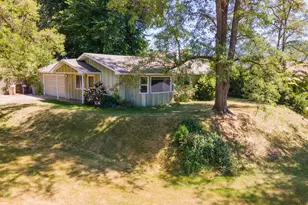 1105 NE Beacon Dr, Grants Pass, OR 97526 - Photo 1