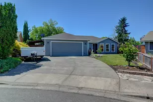 1733 Jessica Cir, Central Point, OR 97502 - Photo 1