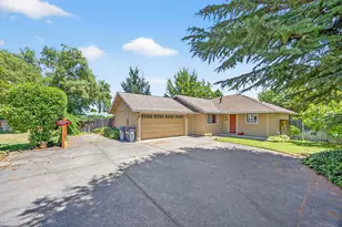 1076 Aspen St, Medford, OR 97501 - Photo 1